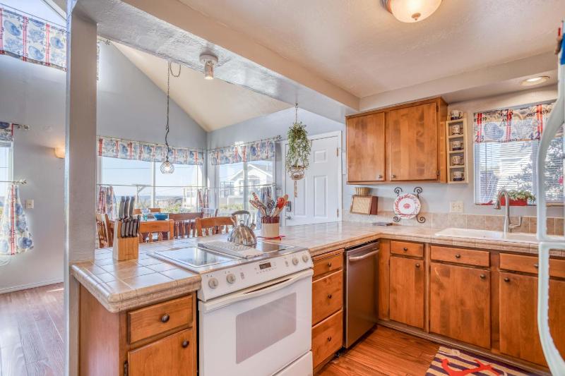 High Tides Beach House - image 8