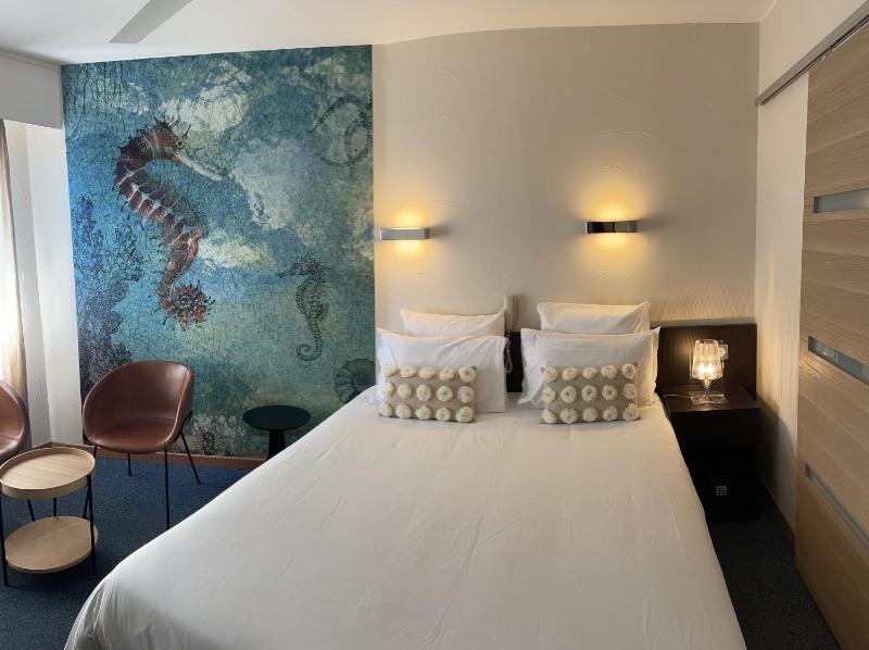Superior Double or Twin Room with Garden View image 4