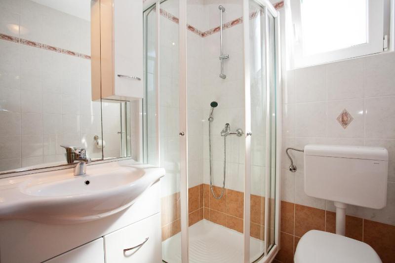 Apartments Glibo near the sea and town center! - image 15