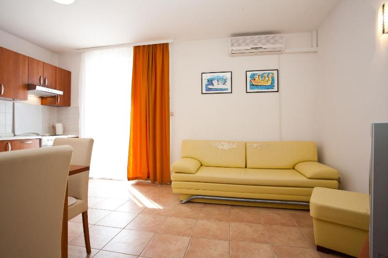 Apartments Glibo near the sea and town center! - image 17