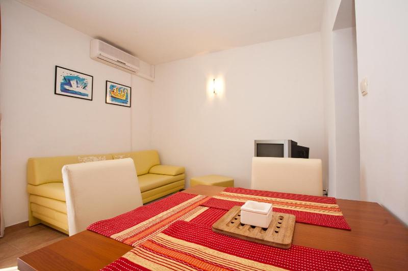 Apartments Glibo near the sea and town center! - image 12