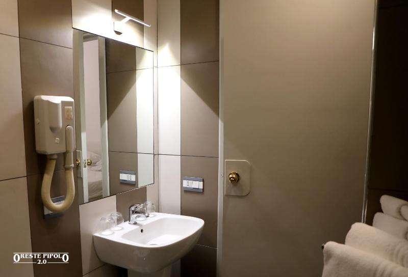 Deluxe Double Room image 1