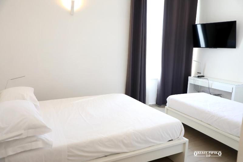 Deluxe Triple Room image 1