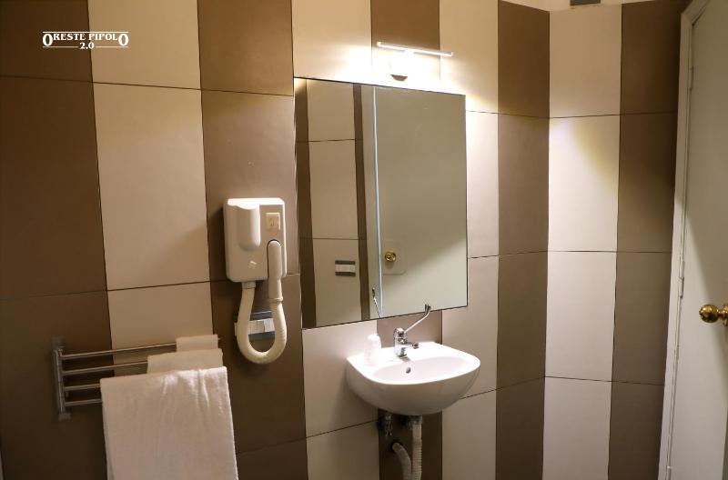 Deluxe Single Room image 3