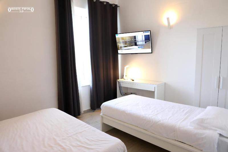 Deluxe Triple Room image 3