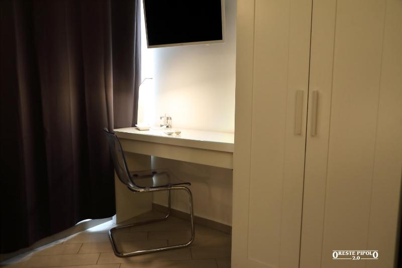 Deluxe Twin Room image 4