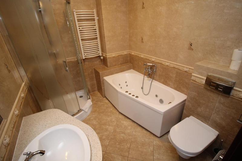 Apartment with Spa Bath image 2