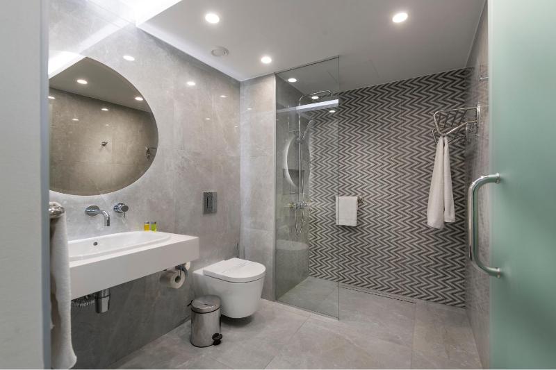 Sea View Suite image 4