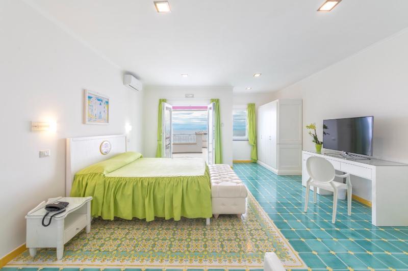 Junior Suite with Terrace image 4