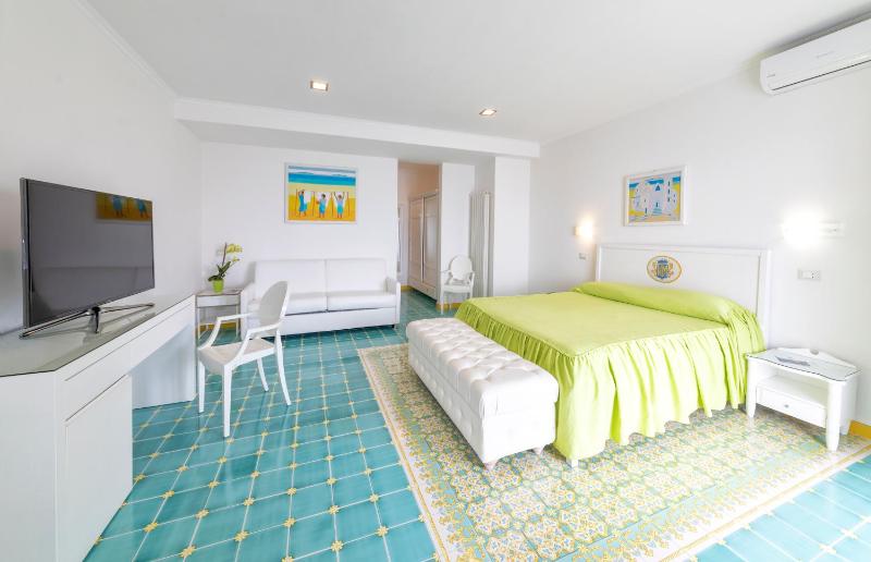 Junior Suite with Terrace image 3