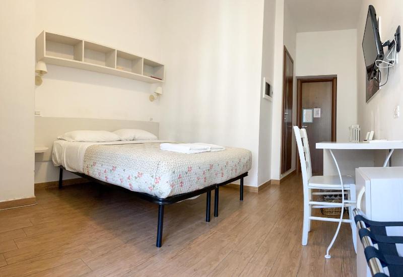 Deluxe Double Room image 4