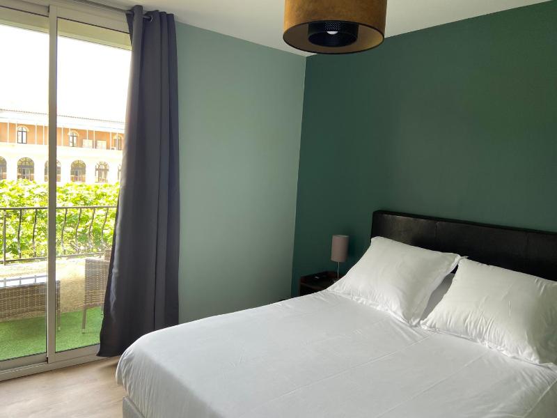 Double Room with Balcony image 3