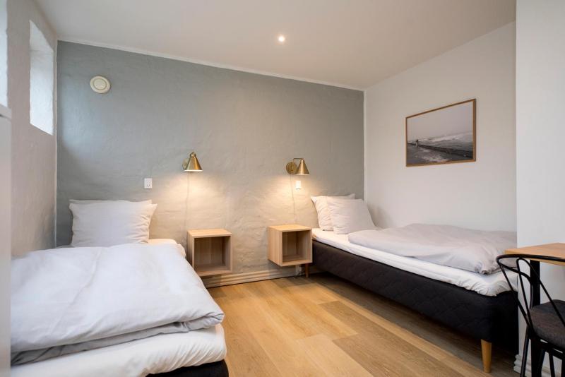 Twin Room image 3