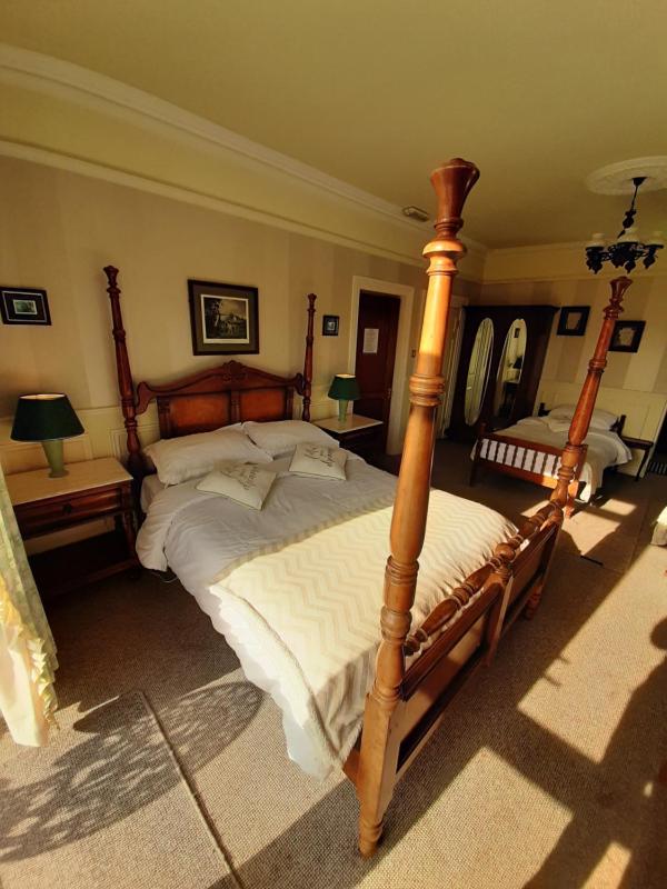 Luxury Family Room with Balcony image 2