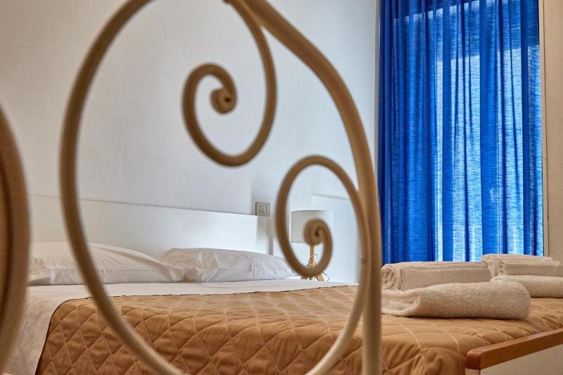 Classic Triple Room image 2