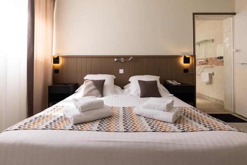 Twin Room Garden view  - Disability Access image 1