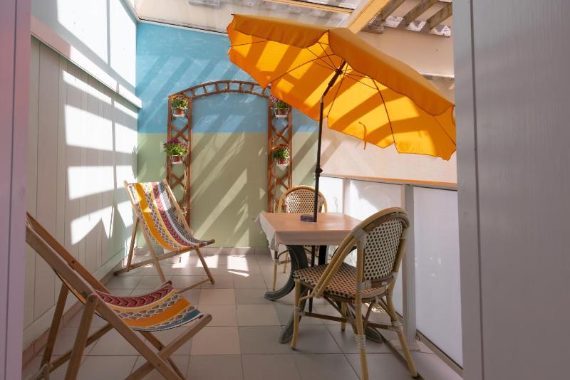 Double Room with Garden View and Terrace image 3