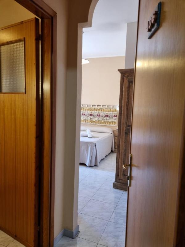 Deluxe Double or Twin Room with Balcony image 3