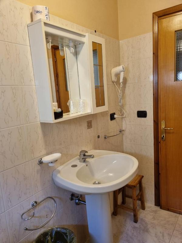 Double Room with Extra Bed image 1