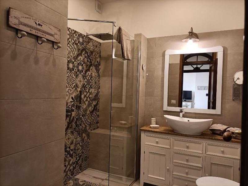 Superior Apartment image 2