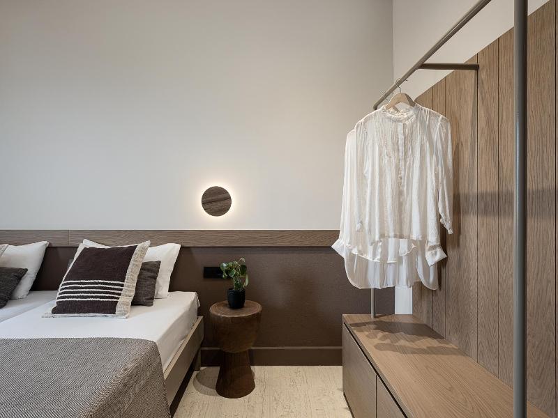 One-Bedroom Apartment with Side Sea View image 4