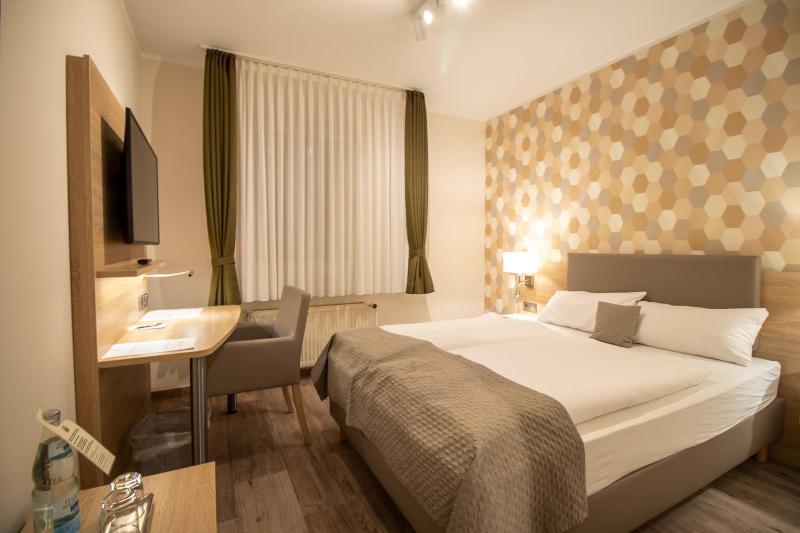 Small Double Room image 1