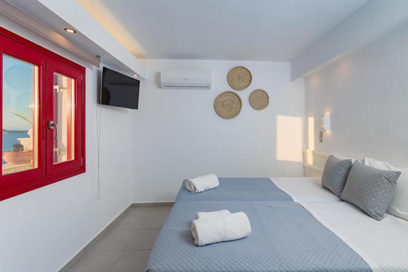 Twin  Room with extra Bed and Sea View image 1