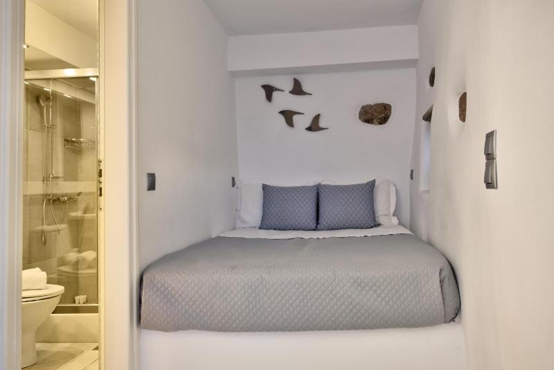 Budget Double Room with Sea View image 4
