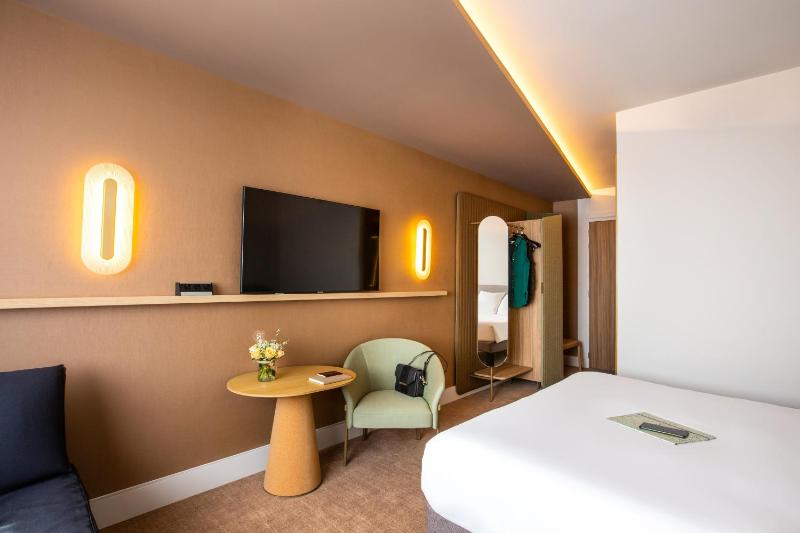 Classic Double Room image 4