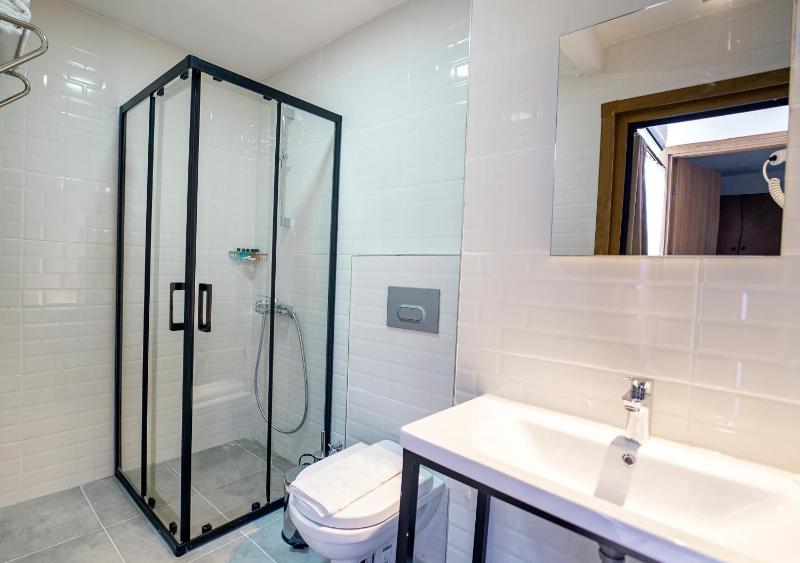 Quadruple Room with Sea View image 4