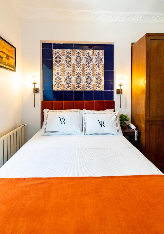 Double Room image 3
