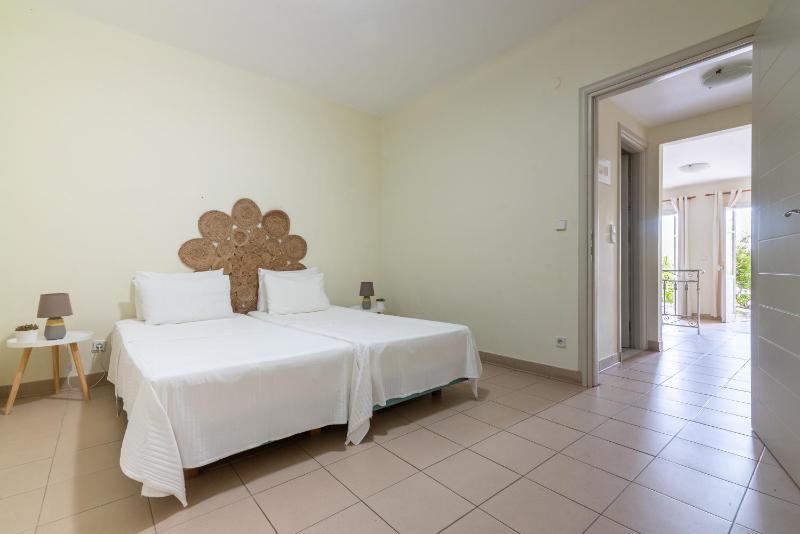 Double Room with Sea View image 4