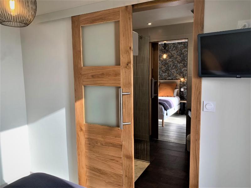 Family Room with Shower image 1