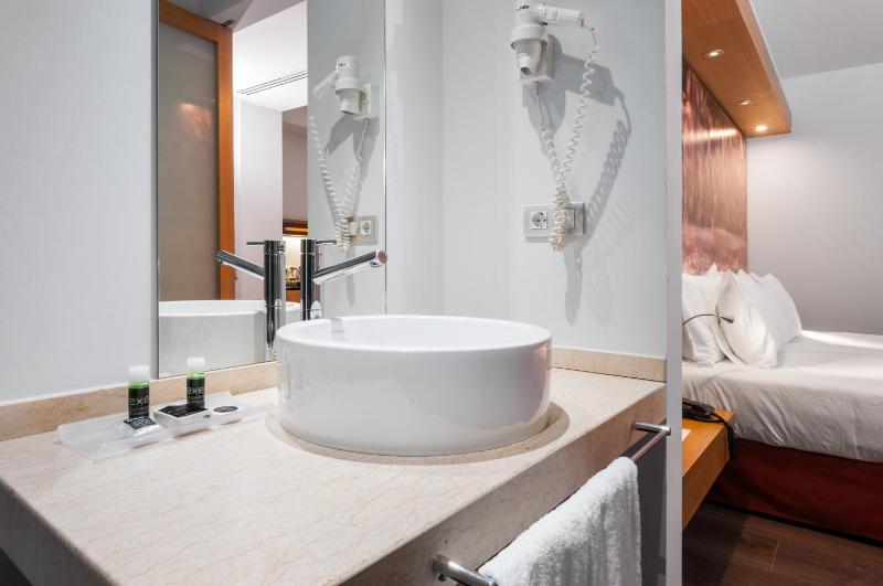 Standard Double Room image 2