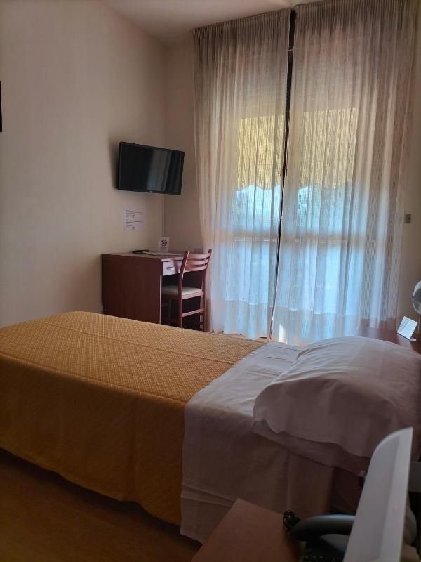 Single Room with Balcony image 2