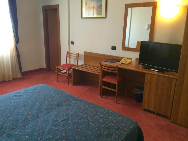 Double Room image 1