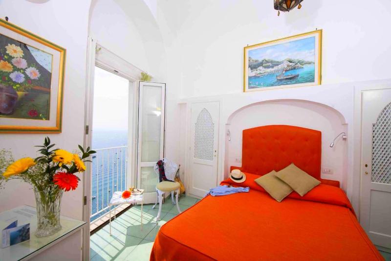 Superior Double Room with Sea View image 4