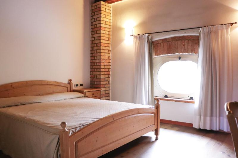Double Room with Private Bathroom image 4