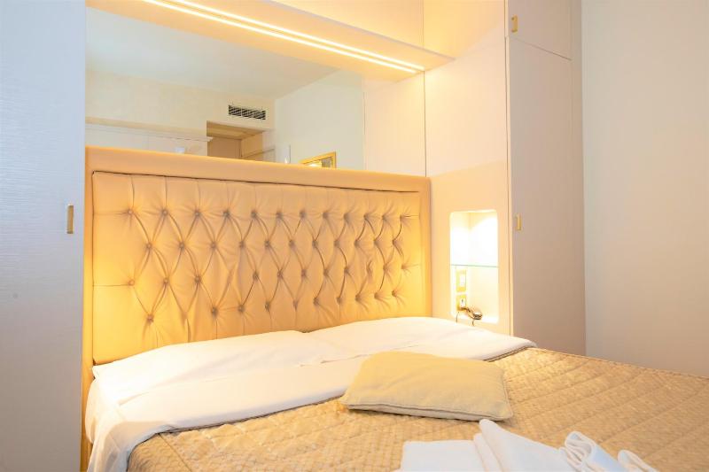 Superior Double Room image 4