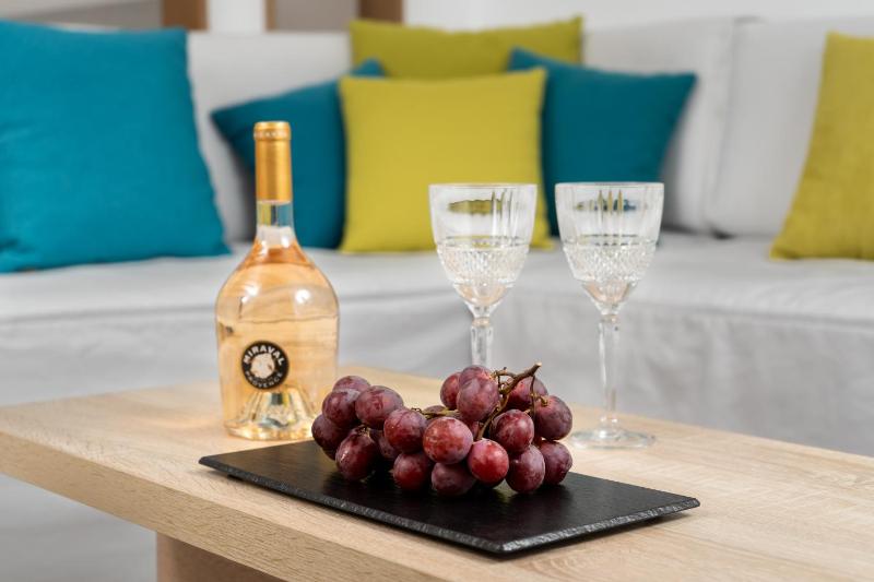 Superior Suite with Hot Tub image 2