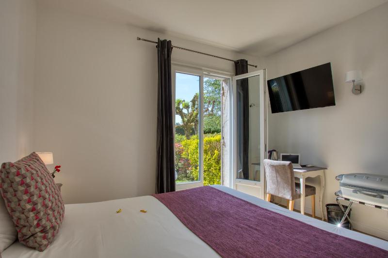 Premium Double or Twin Room image 3