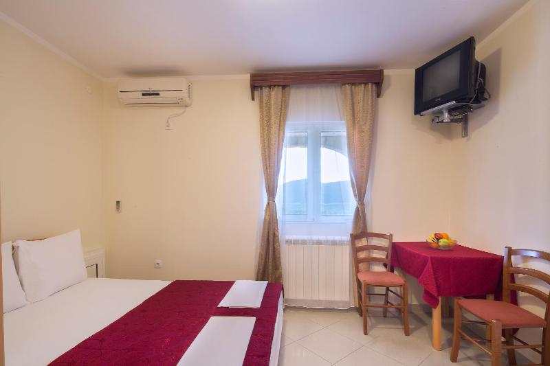 Double Room image 4
