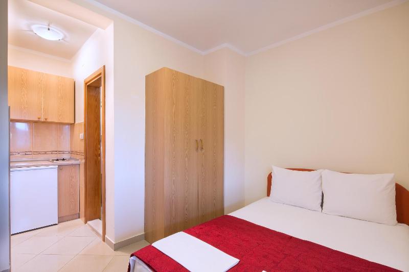 Double Room image 3