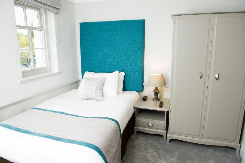 Classic Single Room image 4