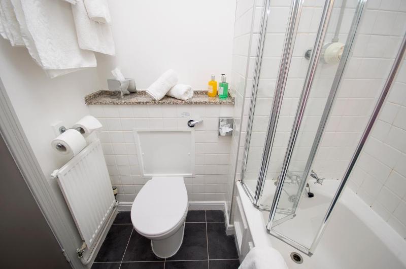 Standard Double Room image 3