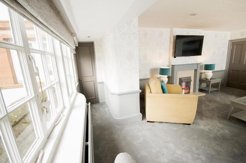 Executive Suite image 4