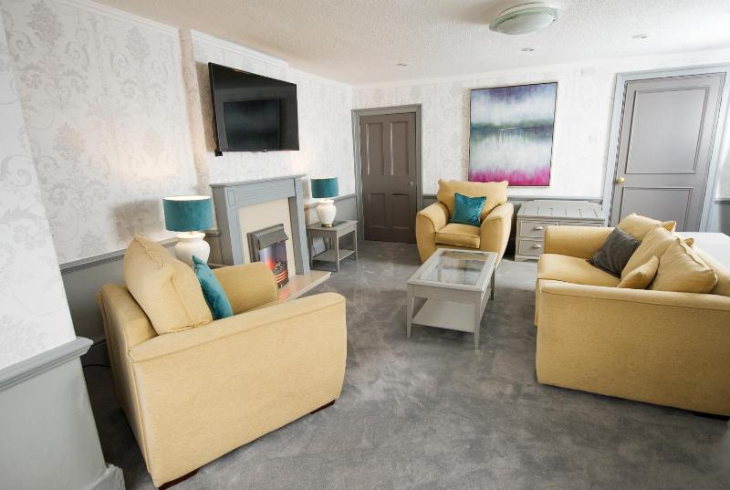 Executive Suite image 3