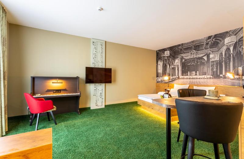 Großes Doppelzimmer „ROOMY“ mit Küchenzeile image 3