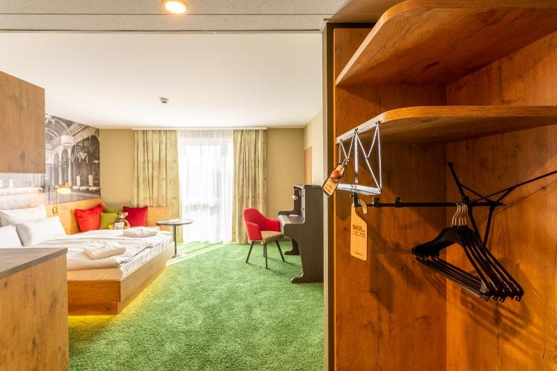 Doppelzimmer „TASTY“ mit Küchenzeile image 2