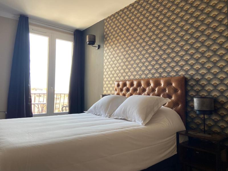 Double Room with Balcony image 1